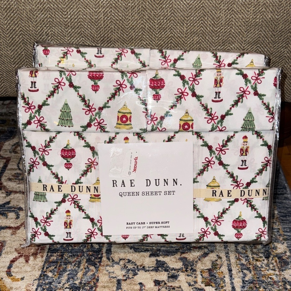 NWT Rae Dunn Holiday Queen Sheet Set Red, Green,White SEASONS GREETINGS TB SHEPQ